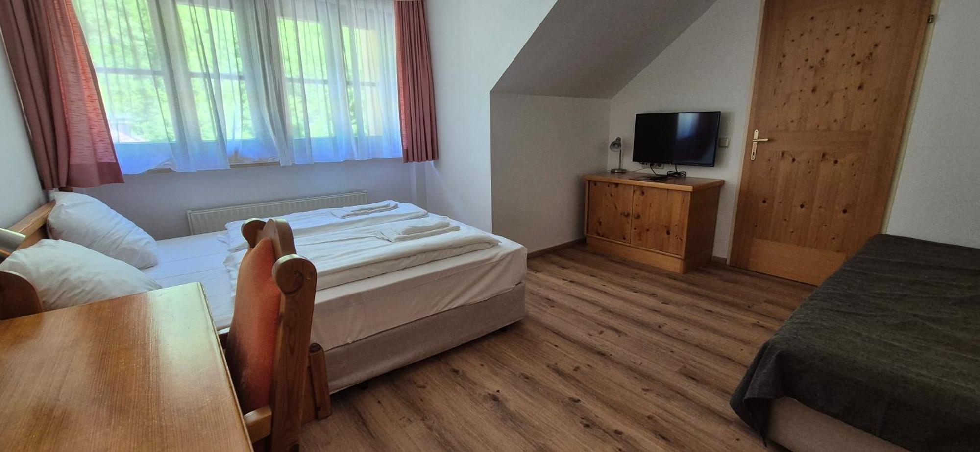 Family Studio,1675798583:JPEG